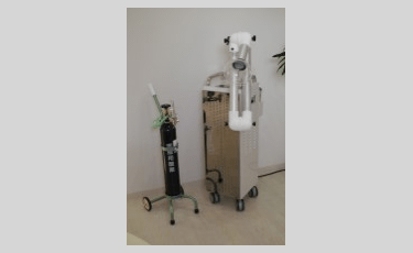 酸素ボンベ、パルスオキシメーター、血圧計、口腔外バキューム